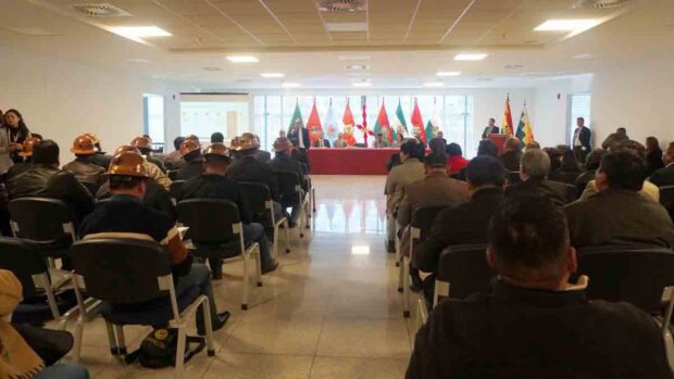 inicia socialización de la ley minera